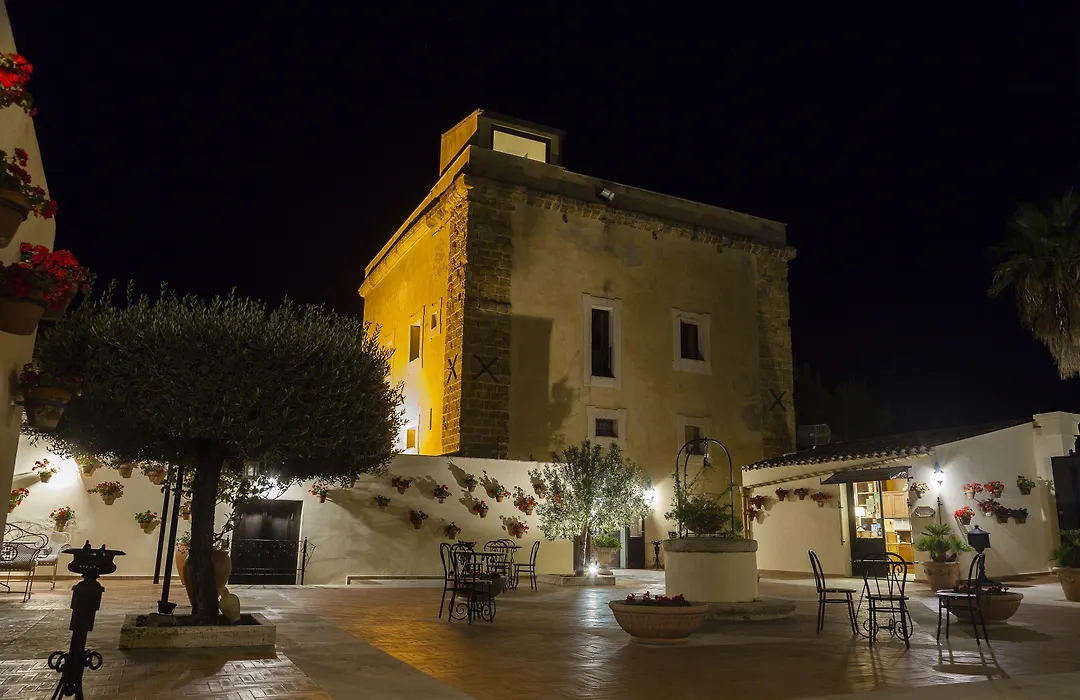 Hotel Foresteria Baglio Della Luna-1
